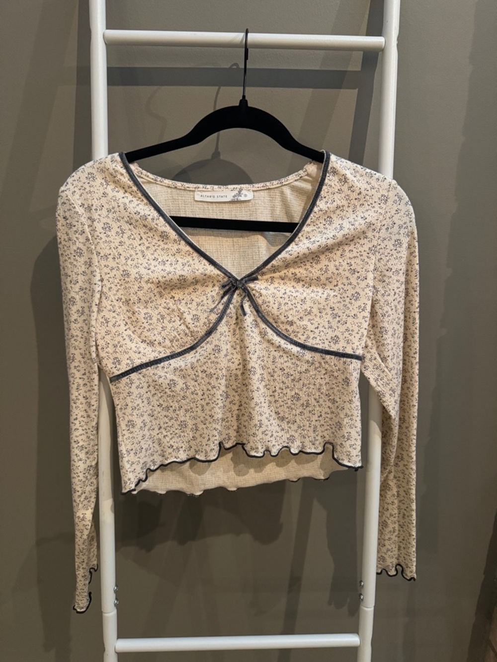 Women’s Altar’d StateDelicate Floral Tie-Front Long Sleeve Crop Top - Beige/Blue
